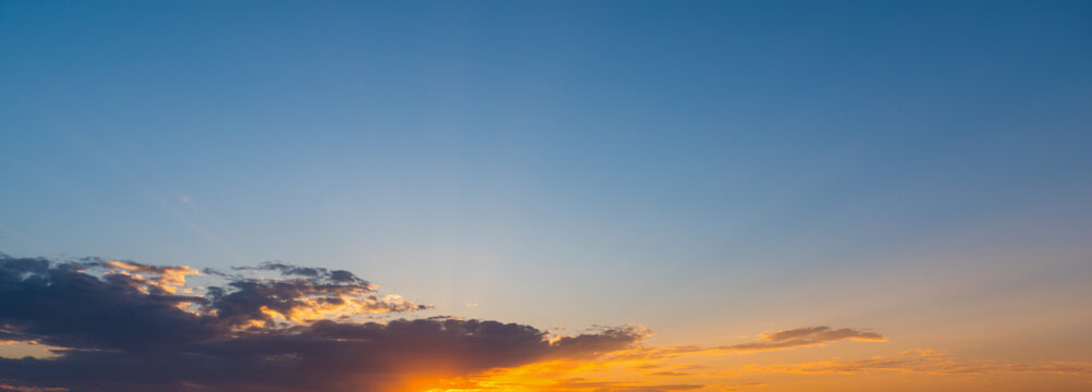 Colorful sky at sunset © Gabriele Maltinti