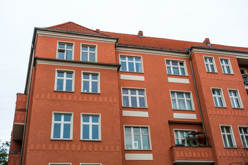 Fototapeta na wymiar red and majestic corner house at berlin