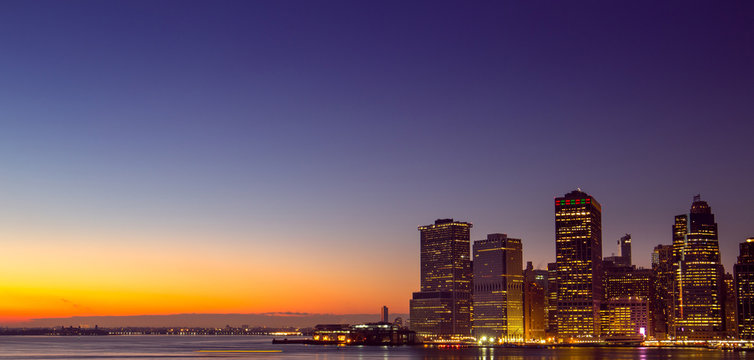 NEW YORK - 20 DECEMBER, 2016: Amazing Manhattan Skyline at Sunset, seen from Brooklyn Height Promenade, Panoramic View, Wallpaper