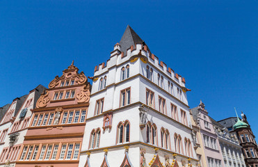 Obraz premium Historische Hausfassade Hauptmarkt Trier Rheinland Pfalz Deutschland
