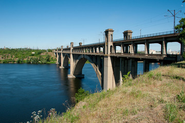 Obraz premium Concrete bridge over the river