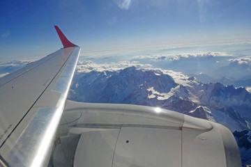 Fototapeta na wymiar flug über die alpen, schweiz