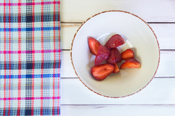 Dessert of fresh strawberries with cream