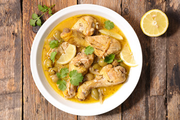 chicken leg cooked with olive and coriander