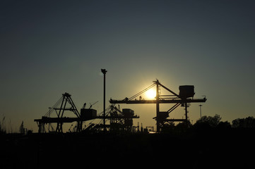 Port crane bridge and bulk carrier