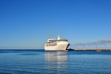 Fototapeta na wymiar Cruise ship docked on a beautiful blue ocean