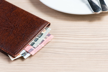 Cash payment in a restaurant