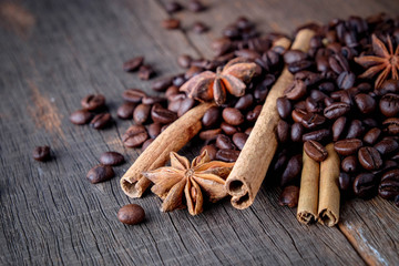 Coffee beans with cinnamon A mixture of popular drinks.
