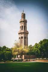 Obraz premium Tall sandstone tower and religious monument