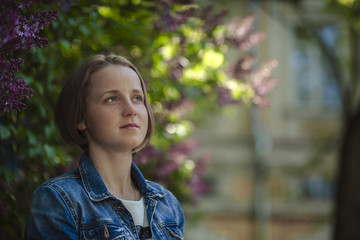 The girl sitting in the Park and smiles