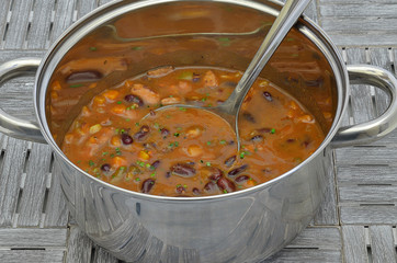 Chili con carne / chili con carne in a cooking pot, close up, macro, full frame