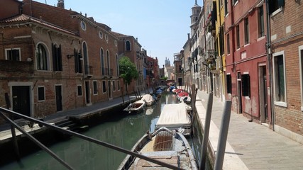 edifici sul canale veneziano