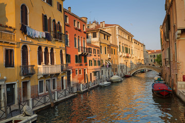 Fototapeta na wymiar Venice / View of the historical architecture and river channel