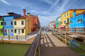 Fototapeta na wymiar Colorful houses of Burano island / small village near the Venice