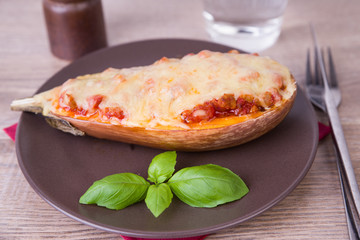 Gefüllte Aubergine mit Käse