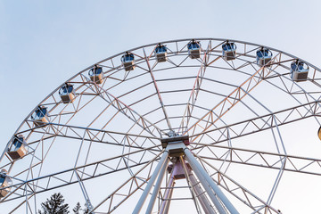 Obraz premium Modern Ferris Wheel detail Over Blue Sky