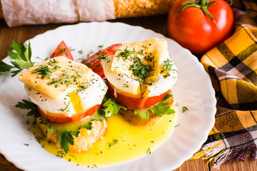 Sandwiches with poached egg, tomato, parsley and cheese