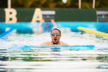 Obraz premium 1039699 Young man swimmer portrait