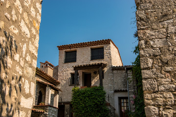 Fototapeta na wymiar Mittelalterliche Häuser in der Provence