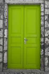 Fototapeta na wymiar Green door in an old building