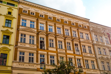 Fototapeta na wymiar warm colored brick facade of townhouse buildings at berlin