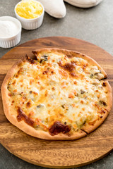 creamy mushroom pizza