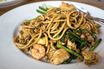 close up Udon noodles with shrimp and vegetables