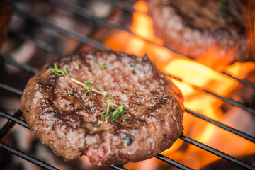 close up burger on bbq