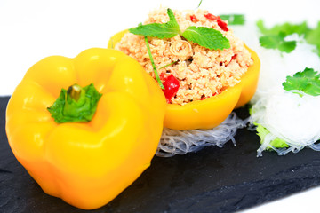 healthy salmon salad with lemon dressing and yellow bell peper. This meal is a clean food.