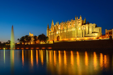 Fototapeta na wymiar Illuminated Cathedral of Palma de Mallorca seen from Parc de la Mar, Spain 