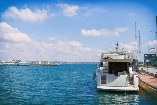 Fototapeta seaport white yacht moored