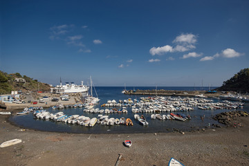 Fototapeta na wymiar Ustica porto
