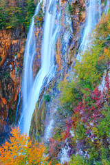 Fototapeta na wymiar Plitvice lakes with beautiful colors and magnificent views of the waterfalls