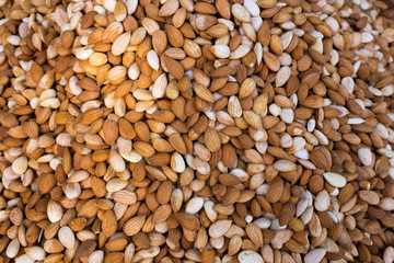 Almonds in raw form