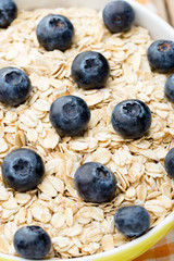 Oatmeal porridge with blueberries. healthy breakfast.