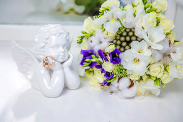 Fototapeta na wymiar wedding bouquet with rings