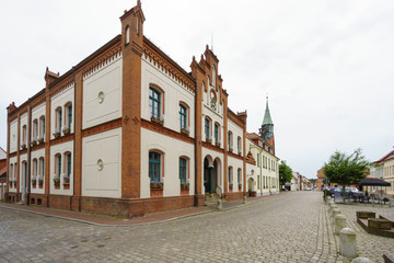 Fototapeta na wymiar Historisches Zentrum am Markt der Stadt Krakow am See 