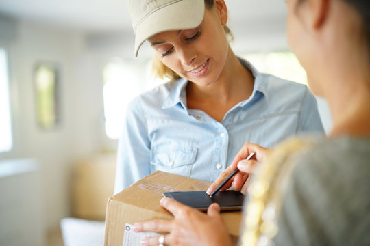 Shipper Pic รูปภาพShipper – เลือกดูภาพถ่ายสต็อก เวกเตอร์ และวิดีโอ4,951 | Adobe Stock