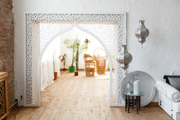 Fototapeta premium Wschodnie tradycyjne wnętrze. Pokój w stylu arabskim