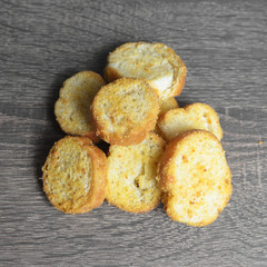 Toast in small rounded pieces. Toasts roasted with butter.