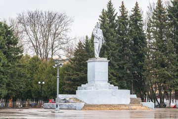 Obraz premium Monument of Lenin on the Soviet Square in Rzhev, Russia.