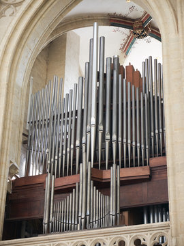 Church Organ pipes between the arches of a church.