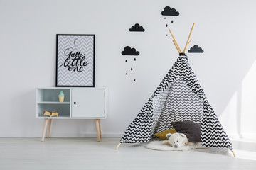 Tipi tent in the room © Photographee.eu