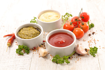 assorted sauce and dips