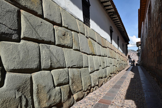 Mur inca de la rue Hatun Rumiyoc &agrave; Cusco au P&eacute;rou