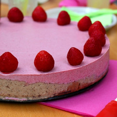 Vegan raw strawberry cake. Ingredients are: strawberries, coconut butter, coconut flour, cashew, dates, minced walnuts, stevia, vanilla and cocoa powder.  
