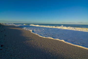 Obraz premium sandy beach with low tidel rolling in 