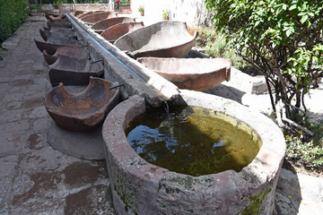 Fontaine au monastère Santa Catalina à Arequipa au Pérou