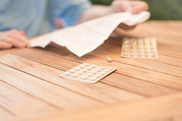 Senorin liest Beipackzettel