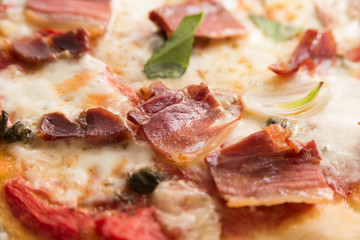 Pizza con pancetta e cipolla, Bacon and onion pizza